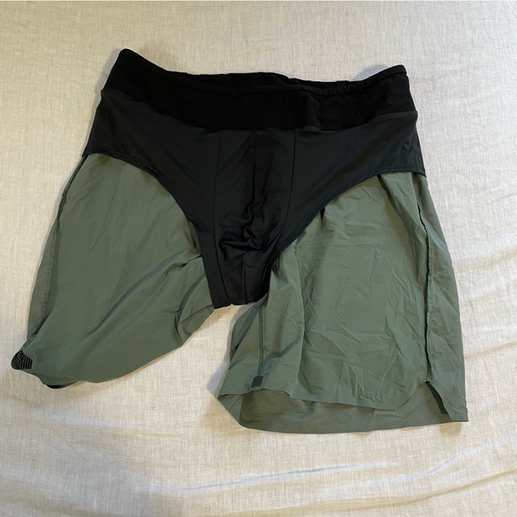 ON Cloud Running Lightweight Shorts - Picture 7 of 8